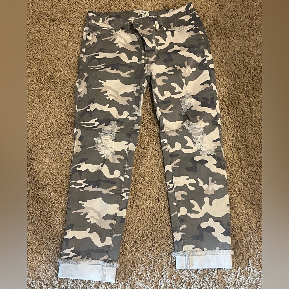 Camo skinny jeans